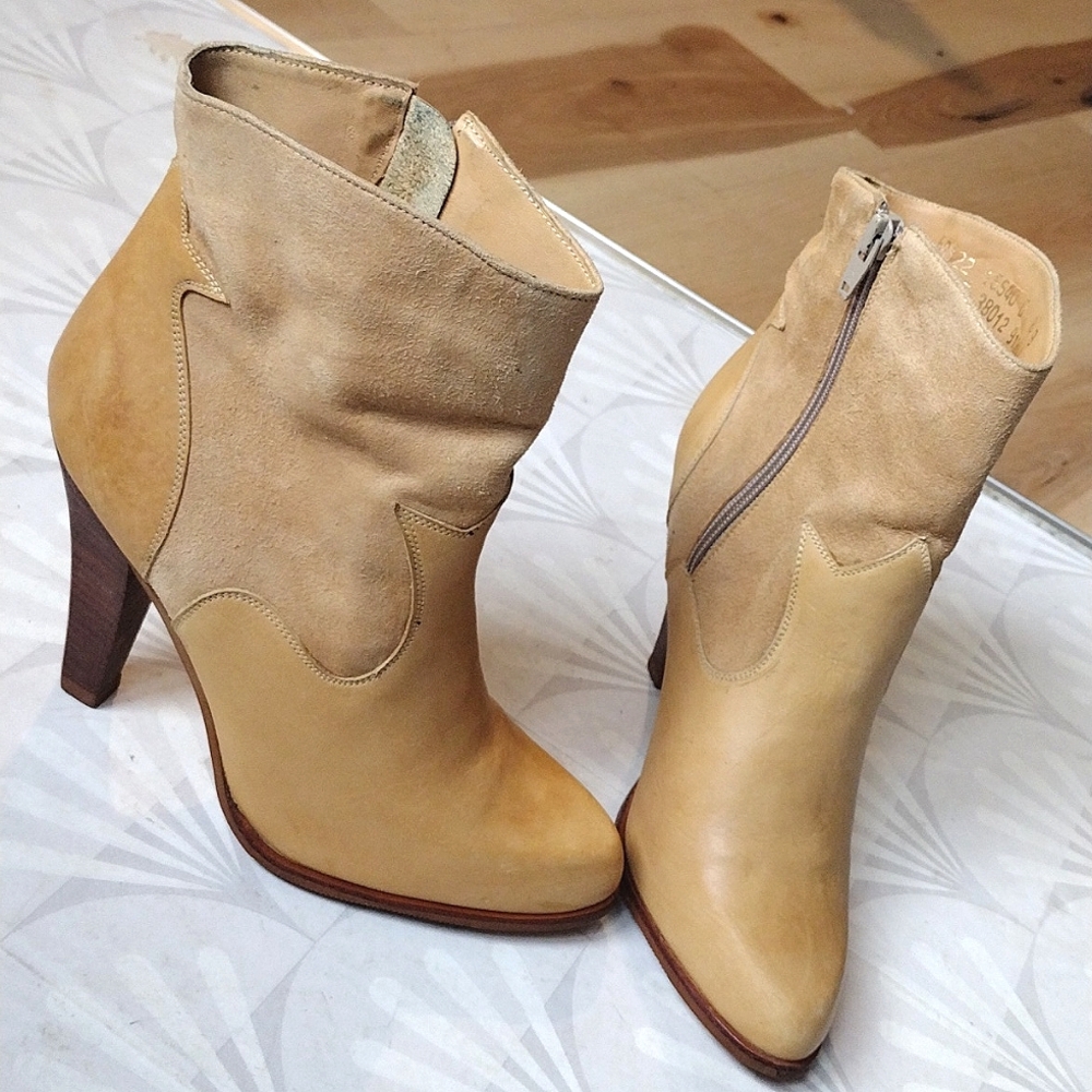 Vintage Town And Country Tan Leather Ankle Boot
